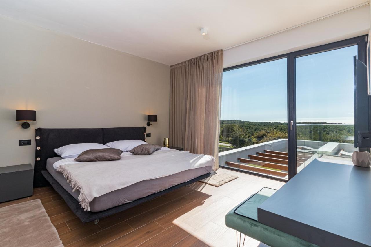 Sabina Villa *